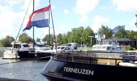 Stadsgezicht op de binnenhaven Stadsgezicht vanaf de Beneluxweg